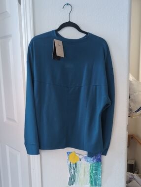 NWT Women's Nike Long Sleeve Yoga  Active Wear Top - Teal